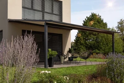 Pergola Markise mit Anbindung an die Hauswand für die Terrasse